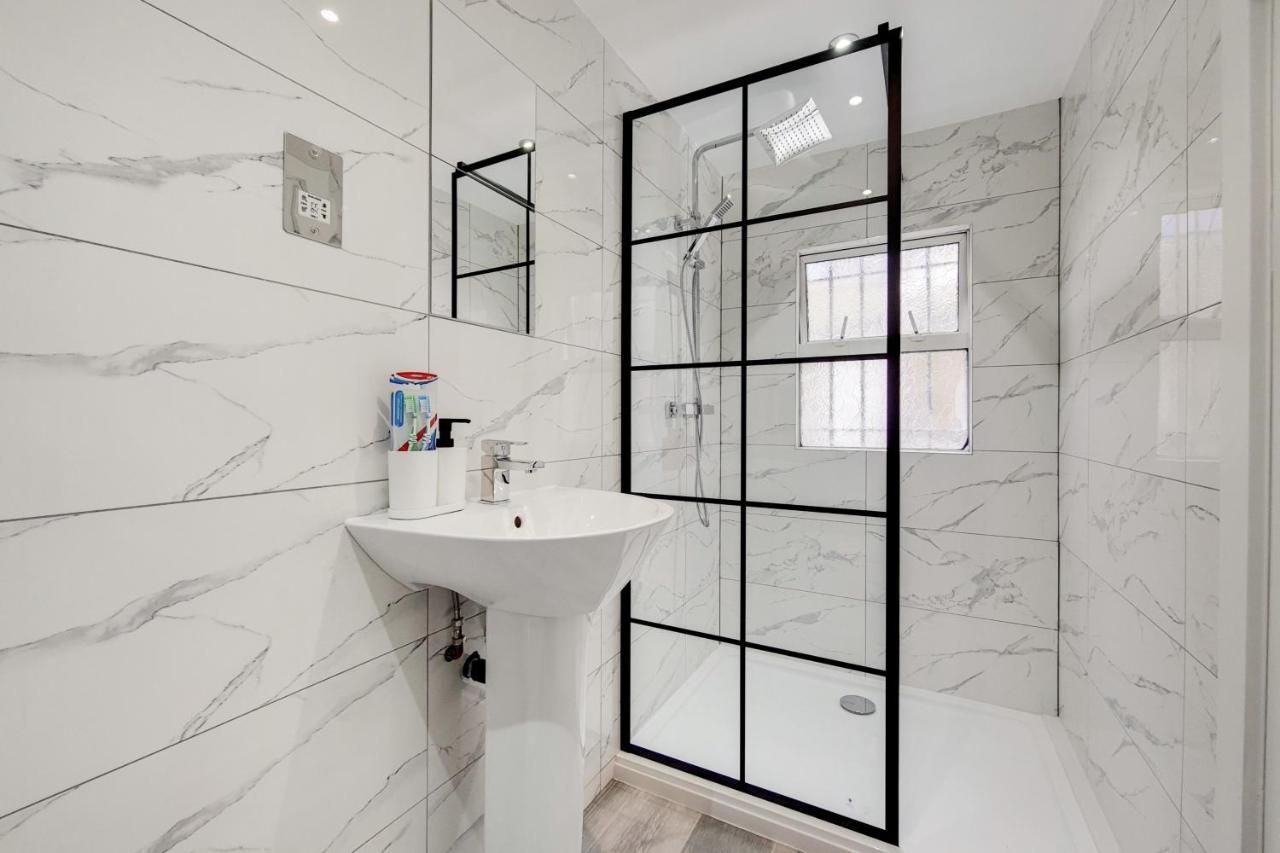 Lovely 4 Bed Apartment Perfect For Families! London Ngoại thất bức ảnh